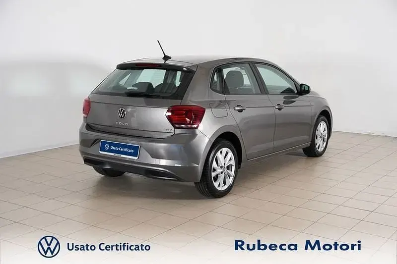 Usata VW Polo Highline 90 CV (66 kW) 2021 Limestone grey Utilitaria