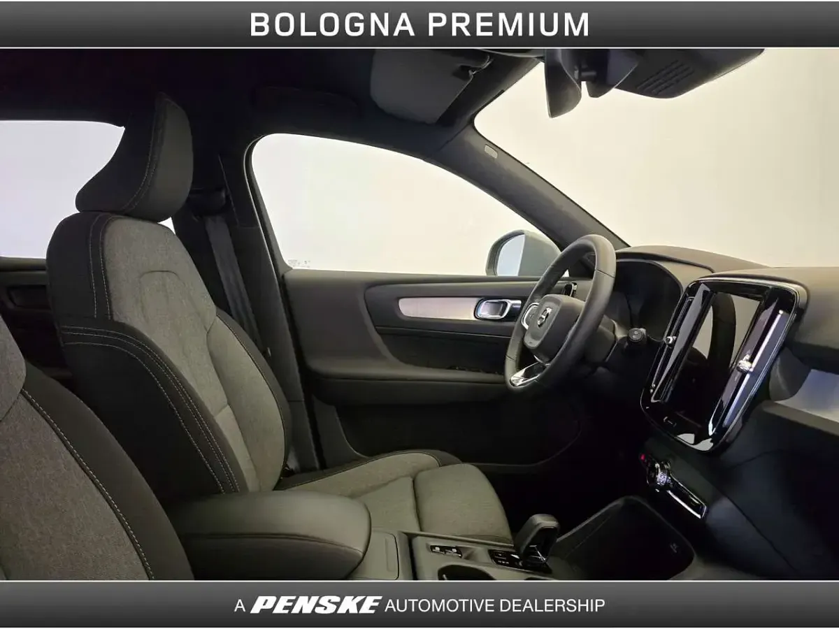 Usata Volvo XC40 Core 163 CV (119 kW) 2023 Grigio SUV