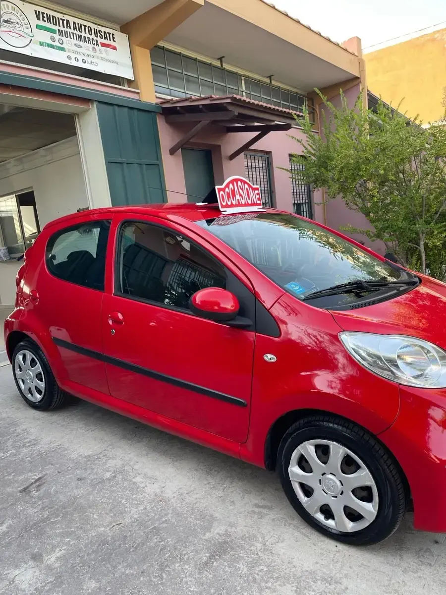 Usata Peugeot 107 68 CV (50 kW) 2009 Rosso Utilitaria