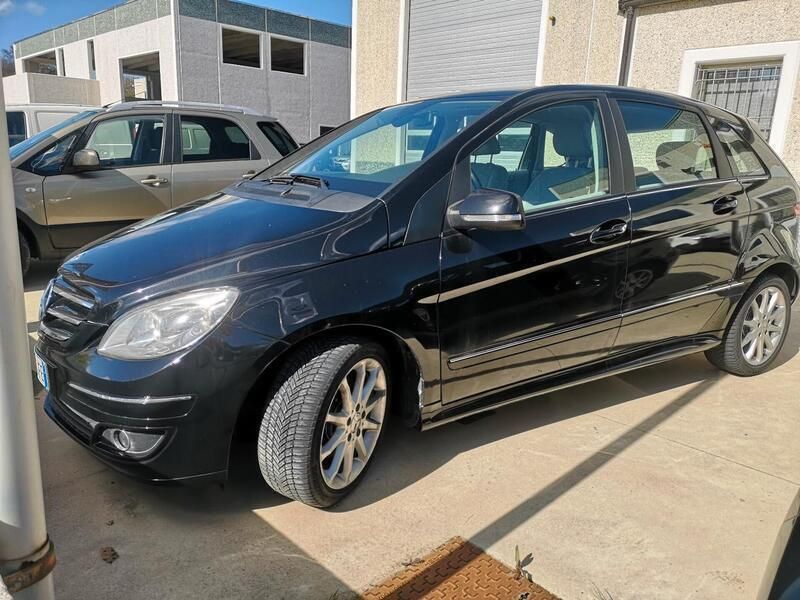 Usata Mercedes B200 Executive 140 CV (102 kW) 2011 Nero Utilitaria