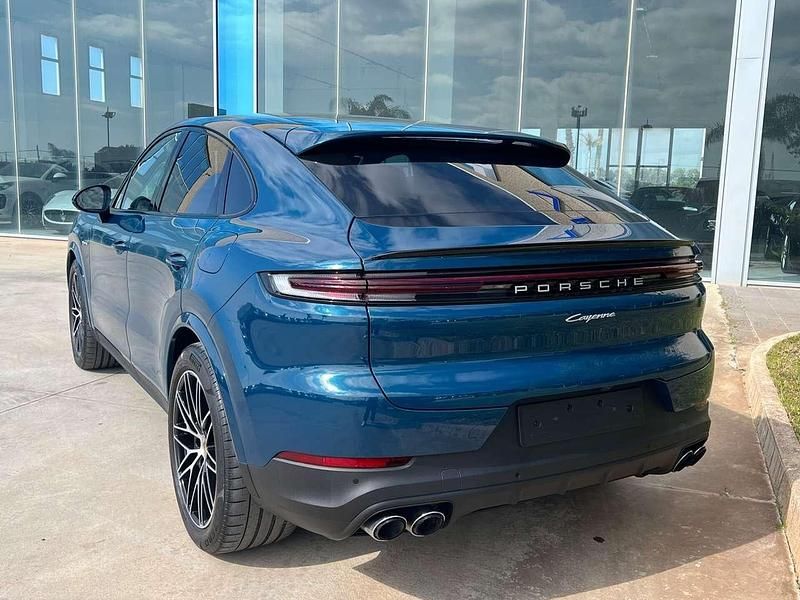 Usata Porsche Cayenne Coupe 305 CV (224 kW) 2024 Blu/azzurro Coupé