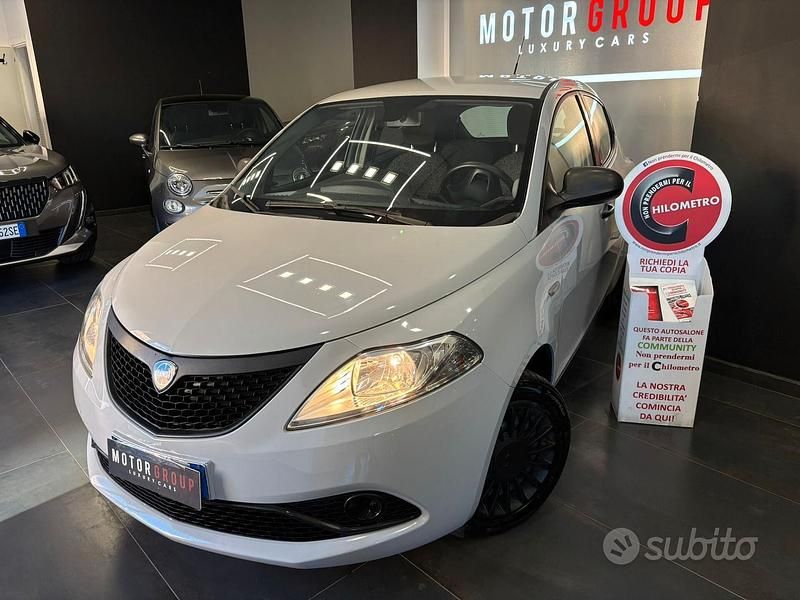 Grigio Usata 2020 Lancia Ypsilon S Due volumi | 7990 € (Ottimo prezzo) - Immagine 1/4