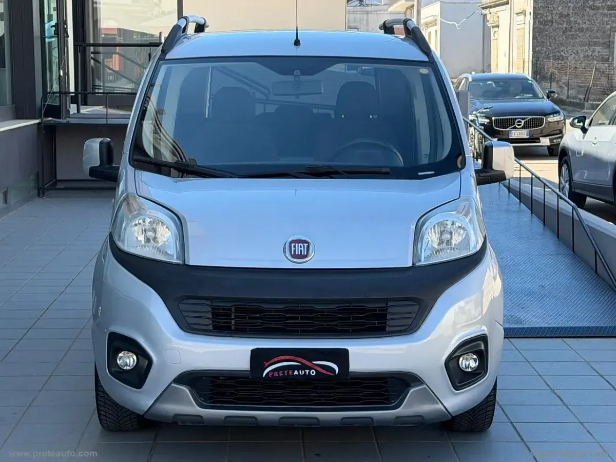 Begagnad Fiat Qubo Trekking 80 HK (58 kW) 2017 Grå Minibuss