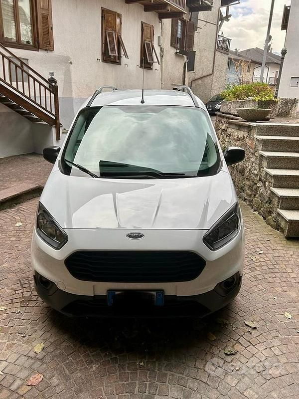 Usata Ford T 100 CV (73 kW) 2023 Bianco Furgone