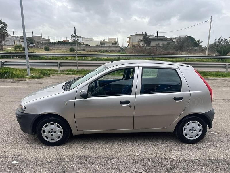 Usata Fiat Punto 59 CV (43 kW) 2000 Argento Utilitaria
