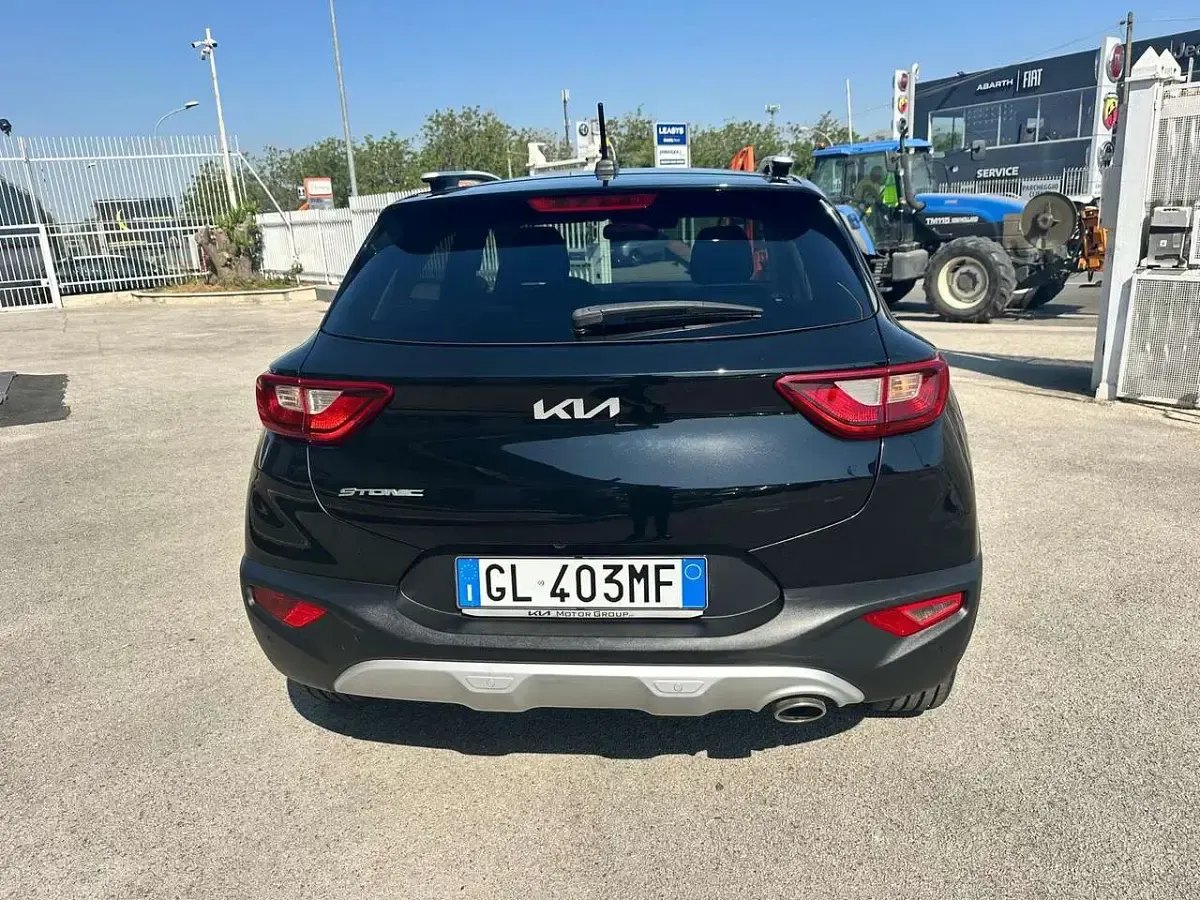 Usata Kia Stonic Style 82 CV (60 kW) 2022 Black pearl SUV