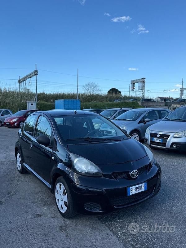 Usata Toyota Aygo 68 CV (50 kW) 2011 Nero Utilitaria