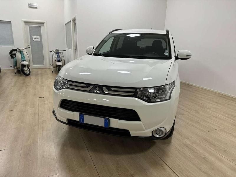 Usata Mitsubishi Outlander Intense 150 CV (110 kW) 2013 Bianco SUV