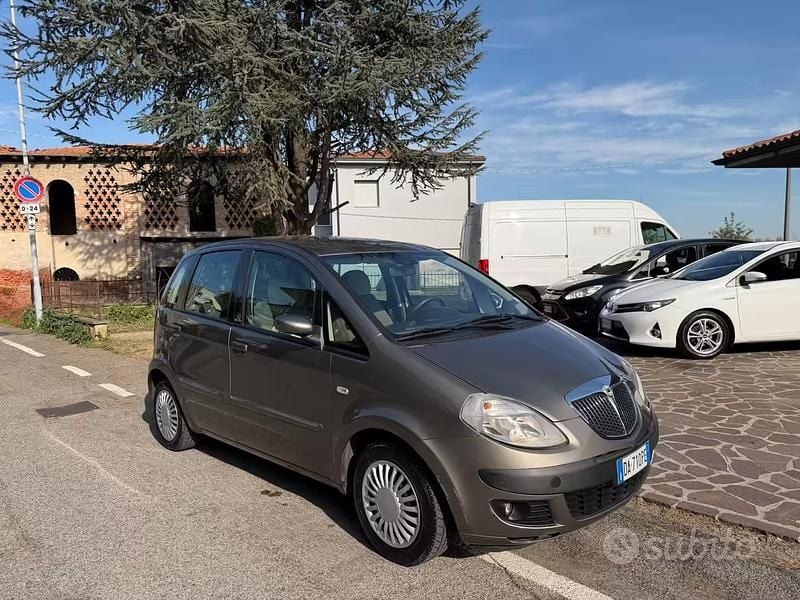 Usata Lancia Musa 69 CV (50 kW) 2006 Grigio Monovolume
