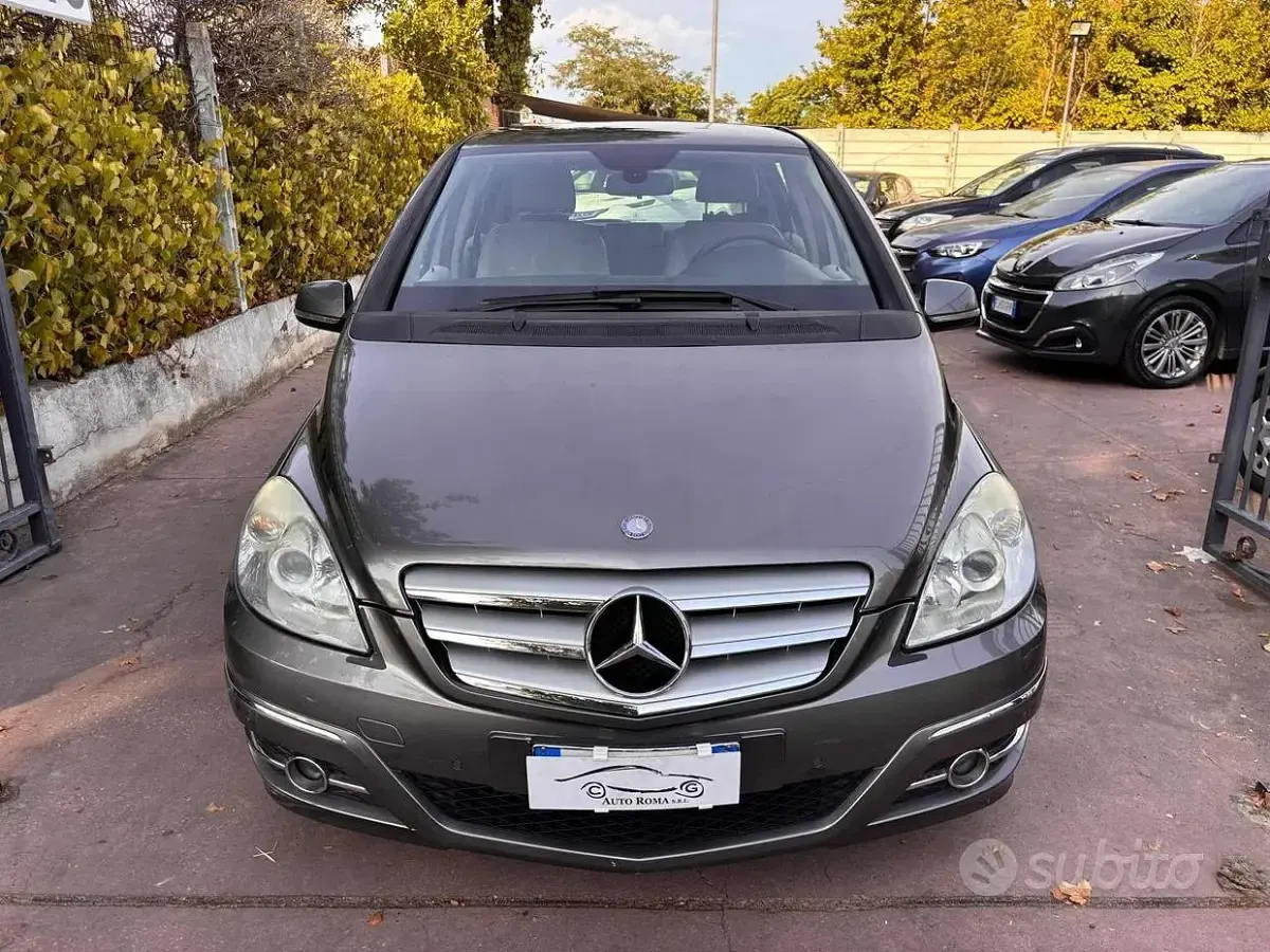 Usata Mercedes B180 Premium 109 CV (80 kW) 2010 Grigio Monovolume