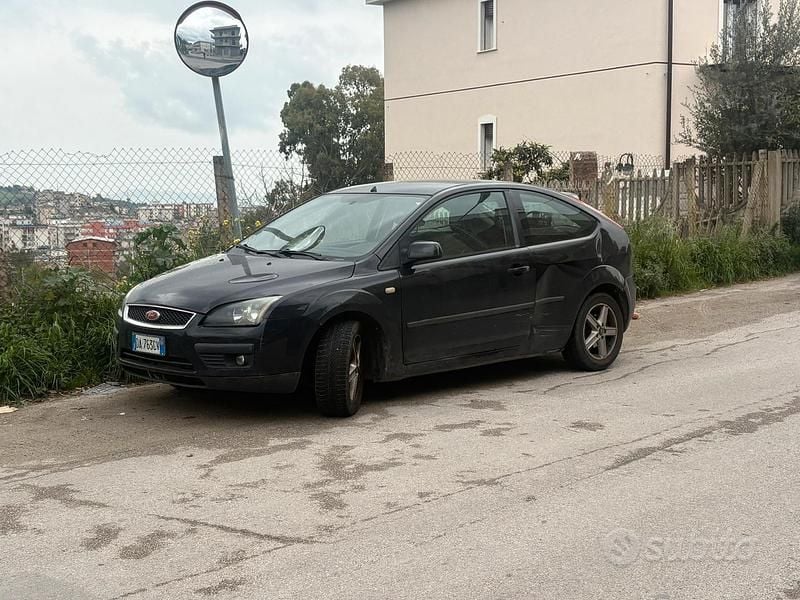 Begagnad Ford Focus 90 HK (66 kW) 2006 Svart Sportkupé