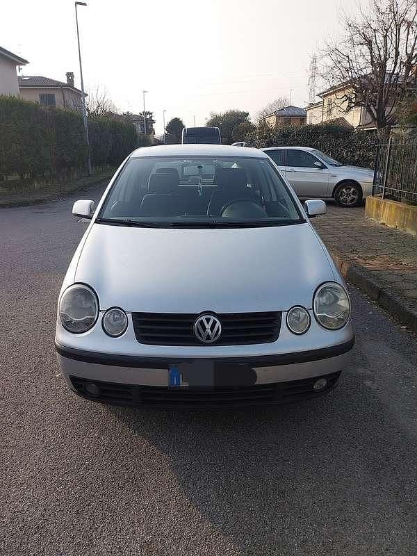 Usata VW Polo Trendline 64 CV (47 kW) 2003 Argento Berlina