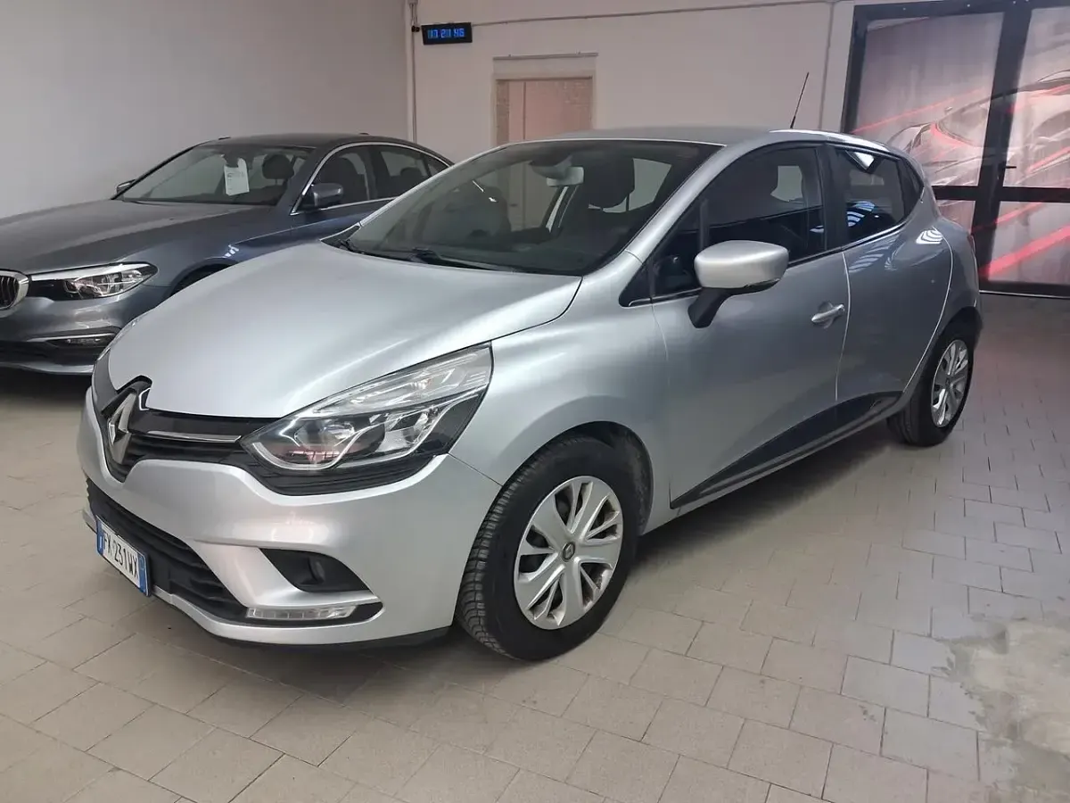Usata Renault Clio IV Intens 90 CV (66 kW) 2017 Argento Berlina