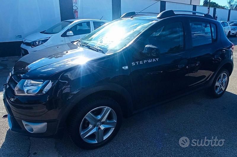 Begagnad Dacia Sandero Stepway 90 HK (66 kW) 2014 Svart Sedan