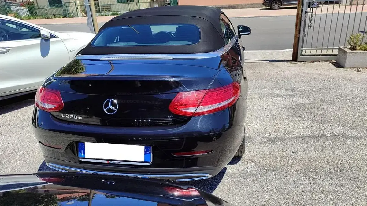 Usado Mercedes C220 170 CV (125 kW) 2017 Negro Descapotable