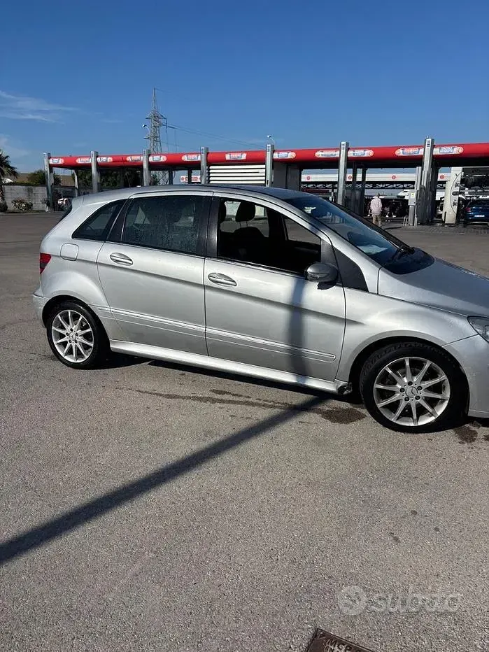 Usata Mercedes B180 109 CV (80 kW) 2007 Grigio Monovolume