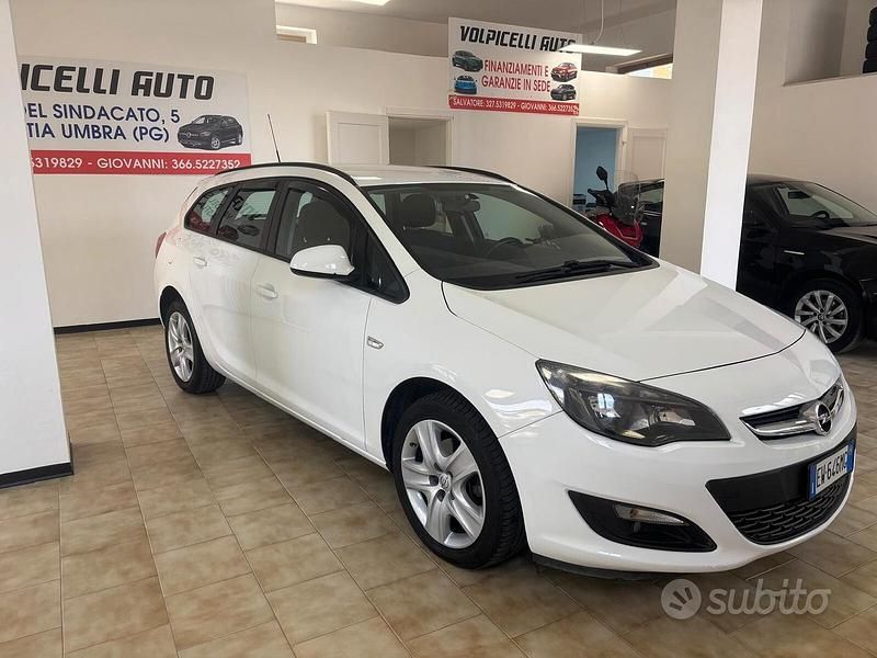 Usata Opel Astra 110 CV (80 kW) 2014 Bianco Berlina