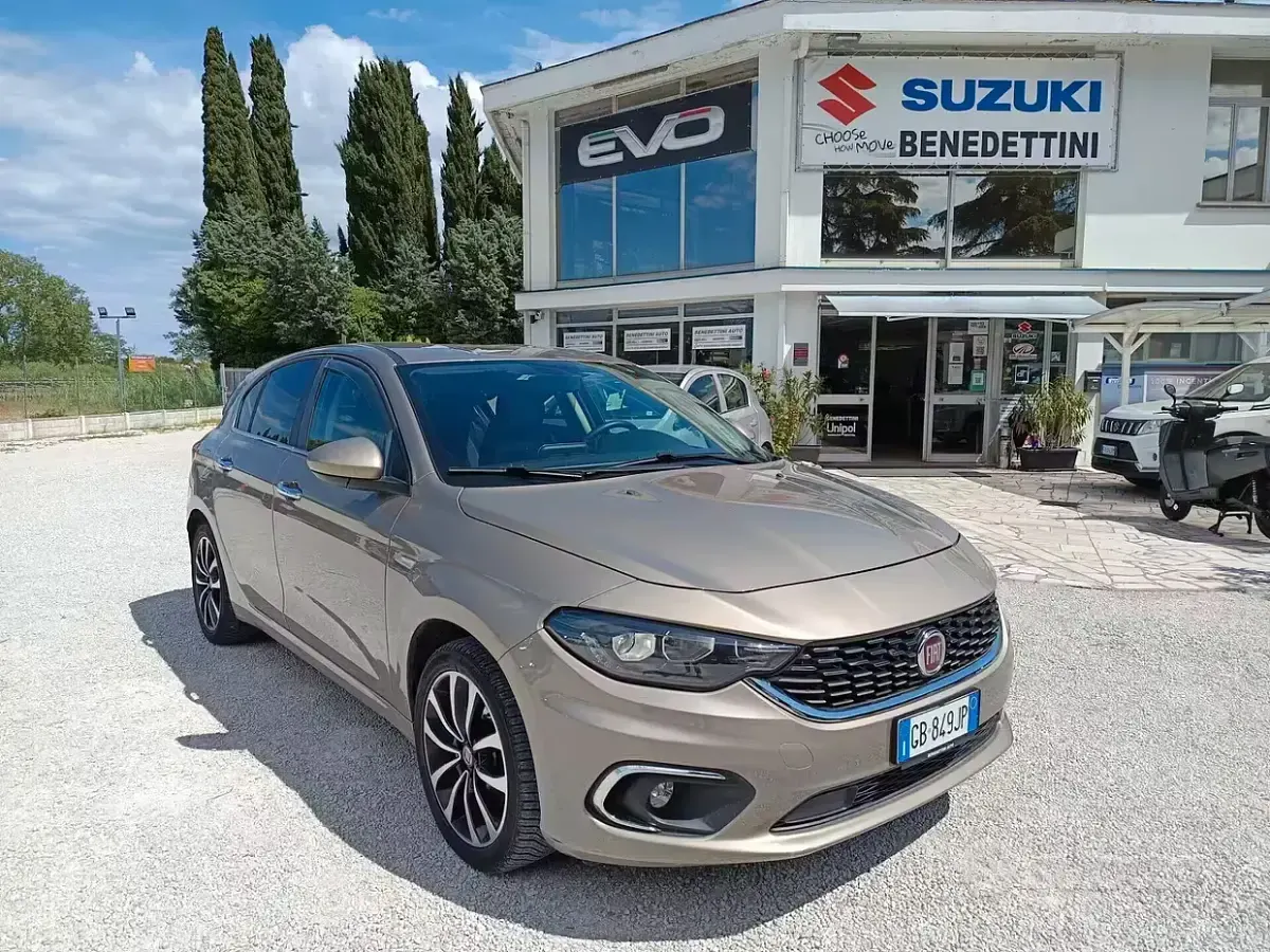 Usata Fiat Tipo Lounge 95 CV (69 kW) 2020 Marrone Berlina