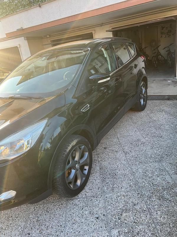 Usata Ford Kuga 150 CV (110 kW) 2014 Nero SUV