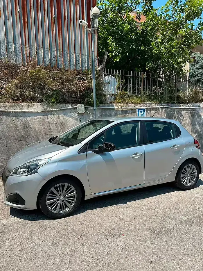 Usata Peugeot 208 75 CV (55 kW) 2017 Grigio Utilitaria