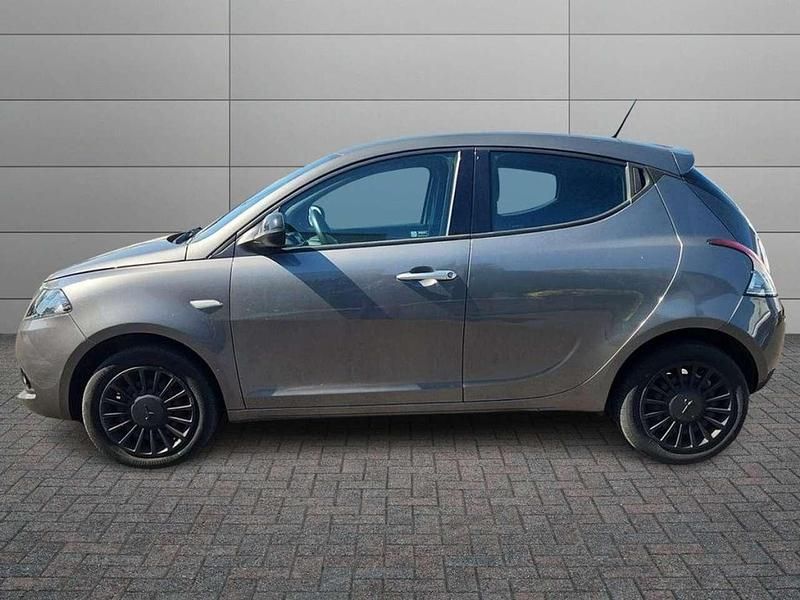 Usata Lancia Ypsilon Gold 69 CV (50 kW) 2022 Grigio Utilitaria