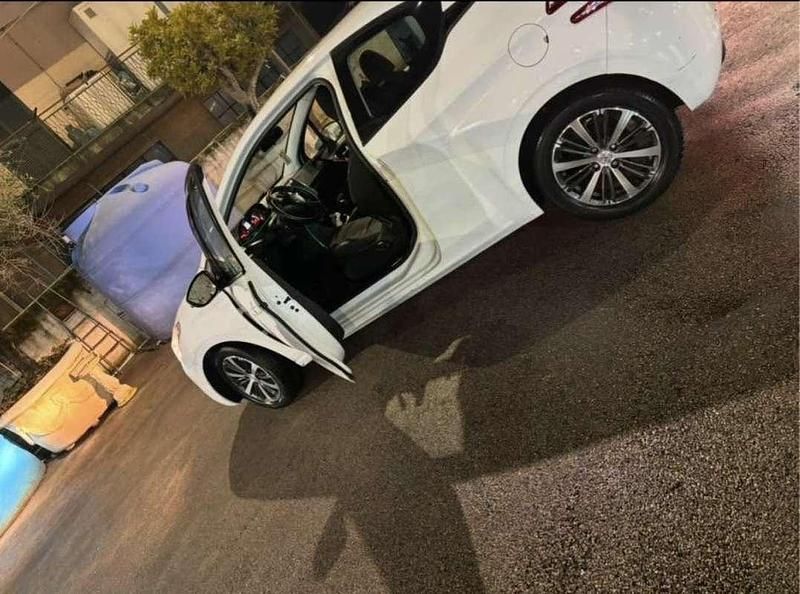 Usata Peugeot 208 Access 68 CV (50 kW) 2012 Utilitaria