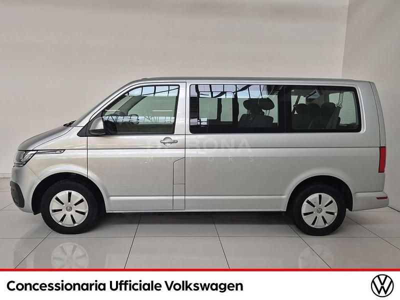 Usata VW Caravelle Comfortline 150 CV (110 kW) 2023 Argento riflesso met Monovolume
