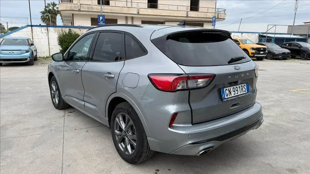 Usata Ford Kuga ST-Line 225 CV (165 kW) 2023 Solar silv SUV