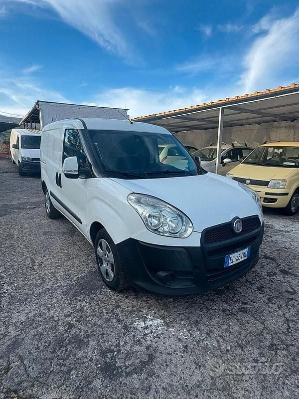 Bianco Usata 2011 Fiat Doblò Monovolume | 5500 € (Buon prezzo) - Immagine 1/4