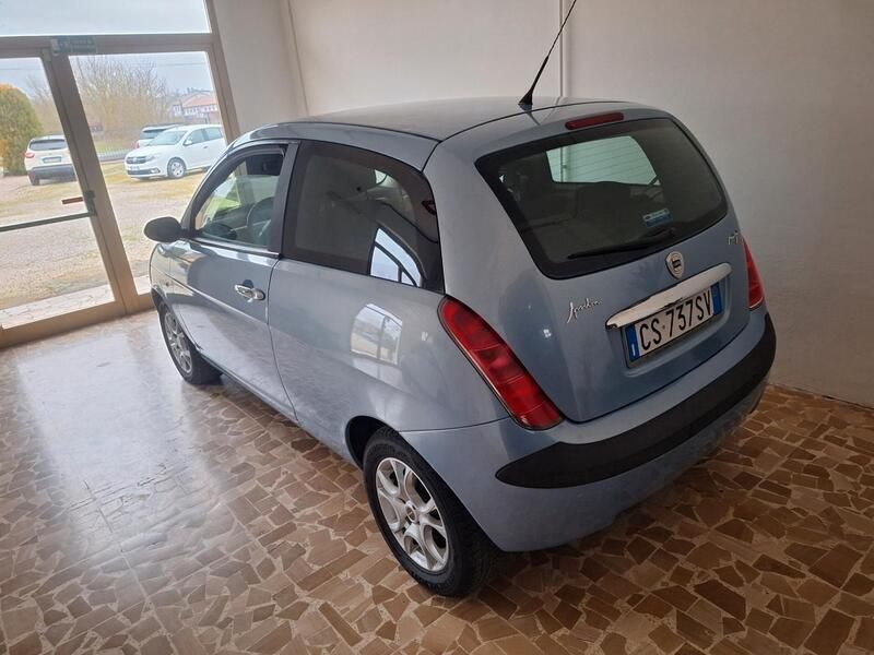 Usata Lancia Ypsilon 69 CV (50 kW) 2005 Blu Utilitaria