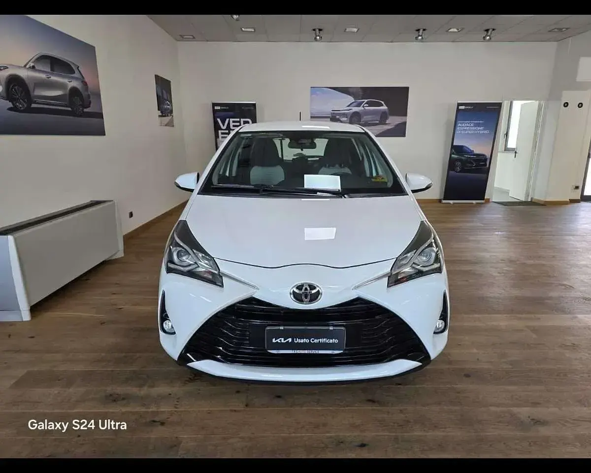 Usata Toyota Yaris Active 111 CV (81 kW) 2018 Bianco Utilitaria