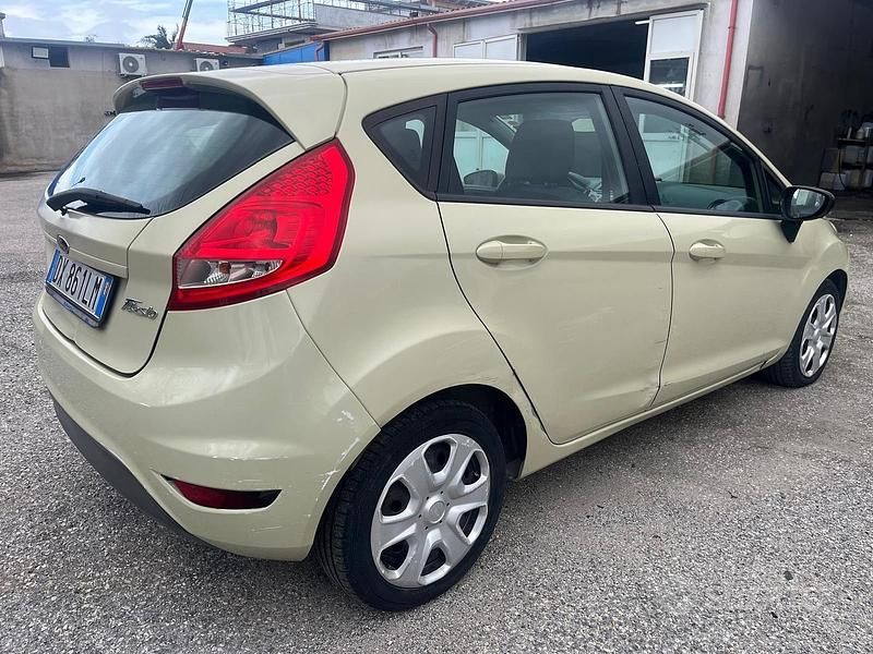 Usata Ford Fiesta 96 CV (70 kW) 2009 Giallo Utilitaria