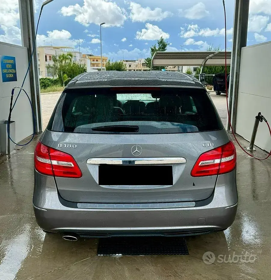 Usata Mercedes B180 109 CV (80 kW) 2012 Grigio Utilitaria
