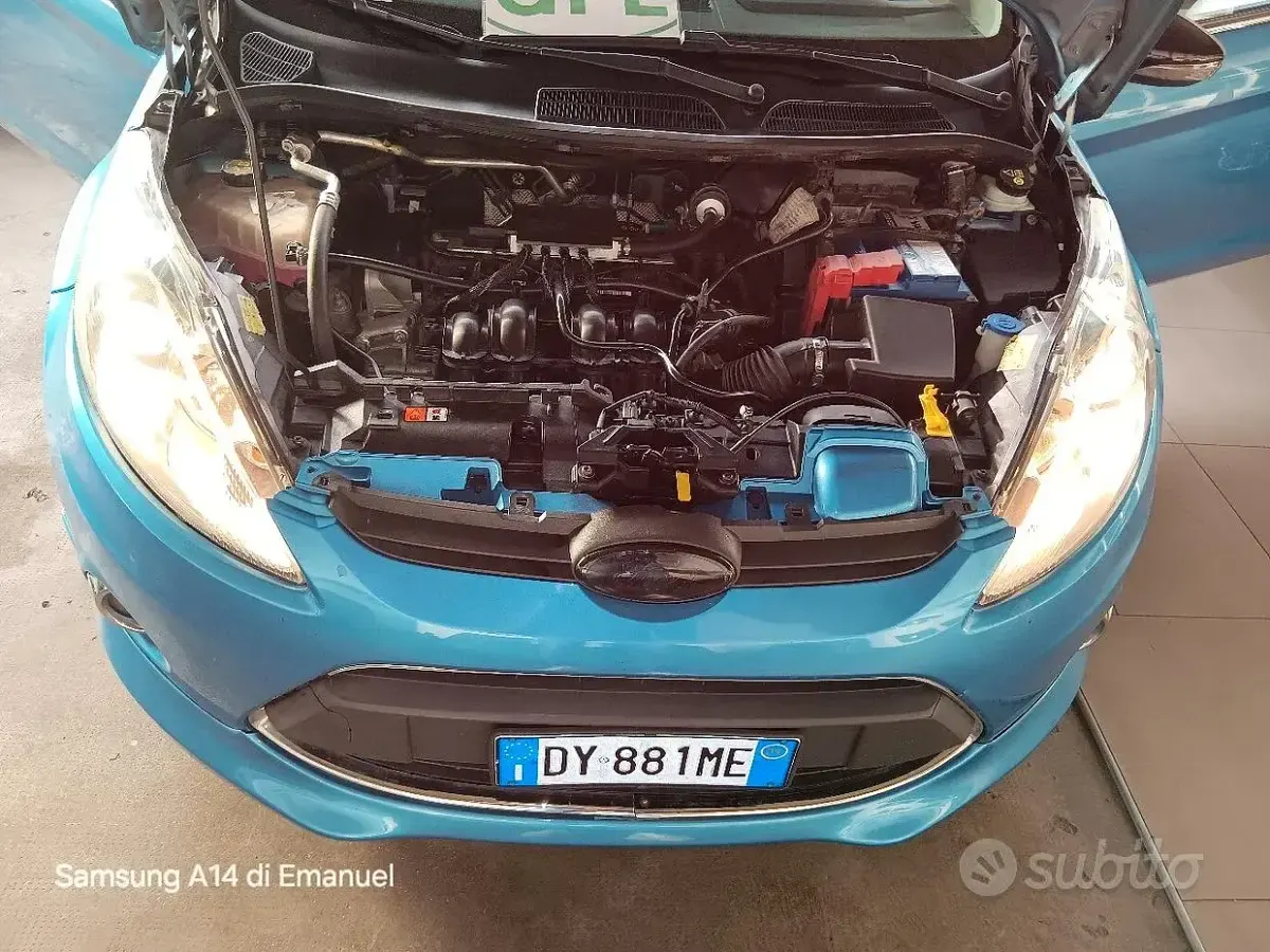 Usata Ford Fiesta Titanium 96 CV (70 kW) 2009 Bluazzurro Utilitaria