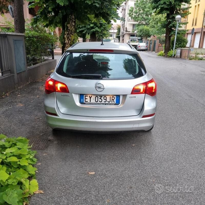 Usata Opel Astra 60 CV (44 kW) 2012 Grigio Station wagon