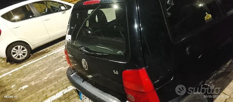 Usado VW Lupo 75 CV (55 kW) 2001 Negro Utilitario