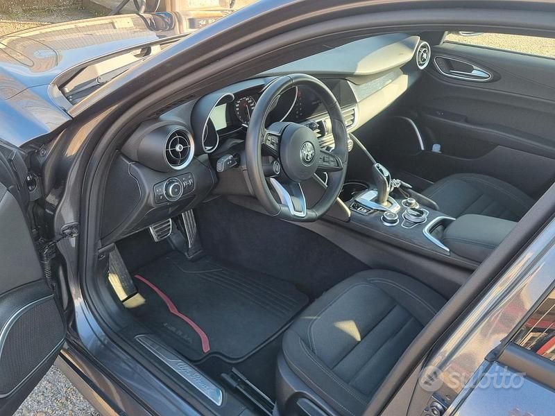 Usata Alfa Romeo Giulia Sprint 160 CV (117 kW) 2022 Grigio Berlina
