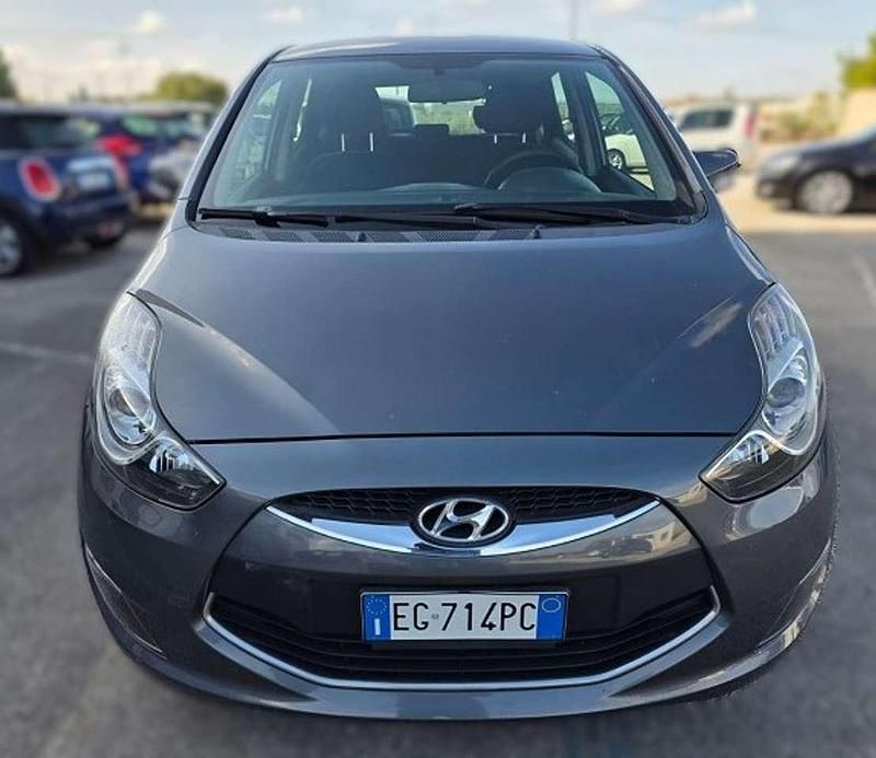 Begagnad Hyundai ix20 Style 90 HK (66 kW) 2011 Grå Halvkombi