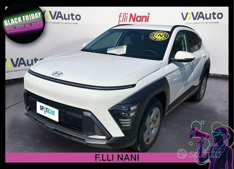 Bianco Nuova 2025 Hyundai Kona SUV | 23.700 € (Buon prezzo) - Immagine 1/4