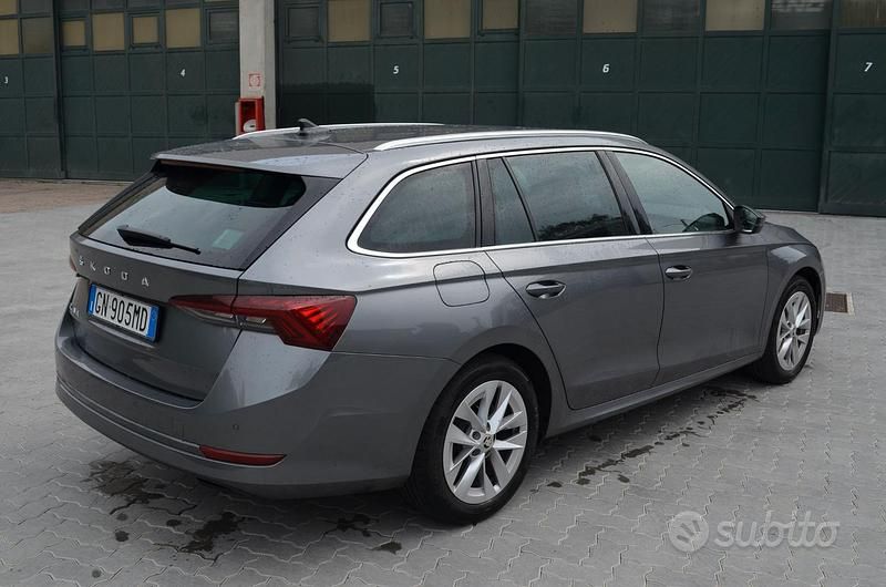 Usata Skoda Octavia Style 150 CV (110 kW) 2022 Grigio Station wagon