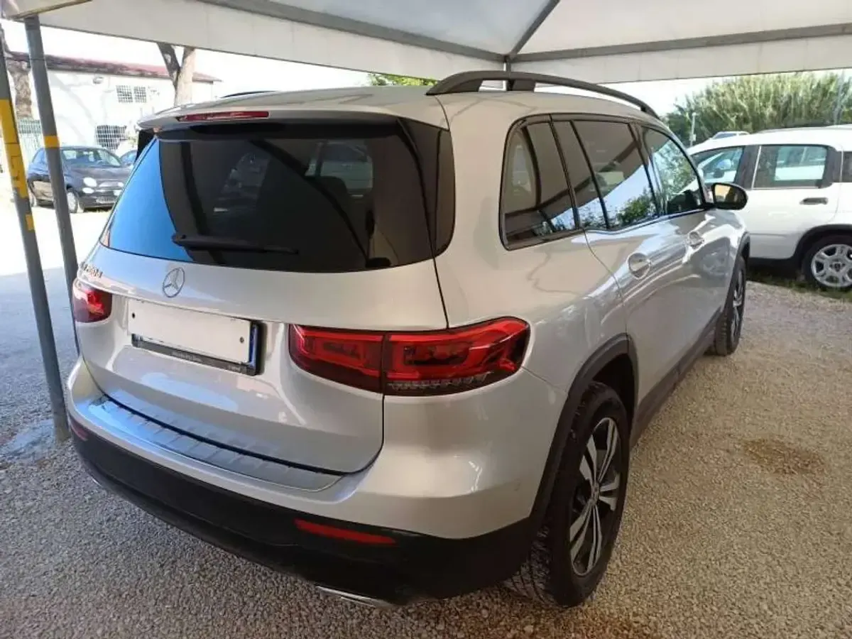 Usata Mercedes GLB200 150 CV (110 kW) 2022 Argento SUV