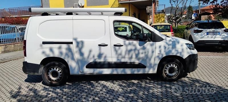 Usata Citroën Berlingo Feel 102 CV (75 kW) 2021 Bianco Monovolume