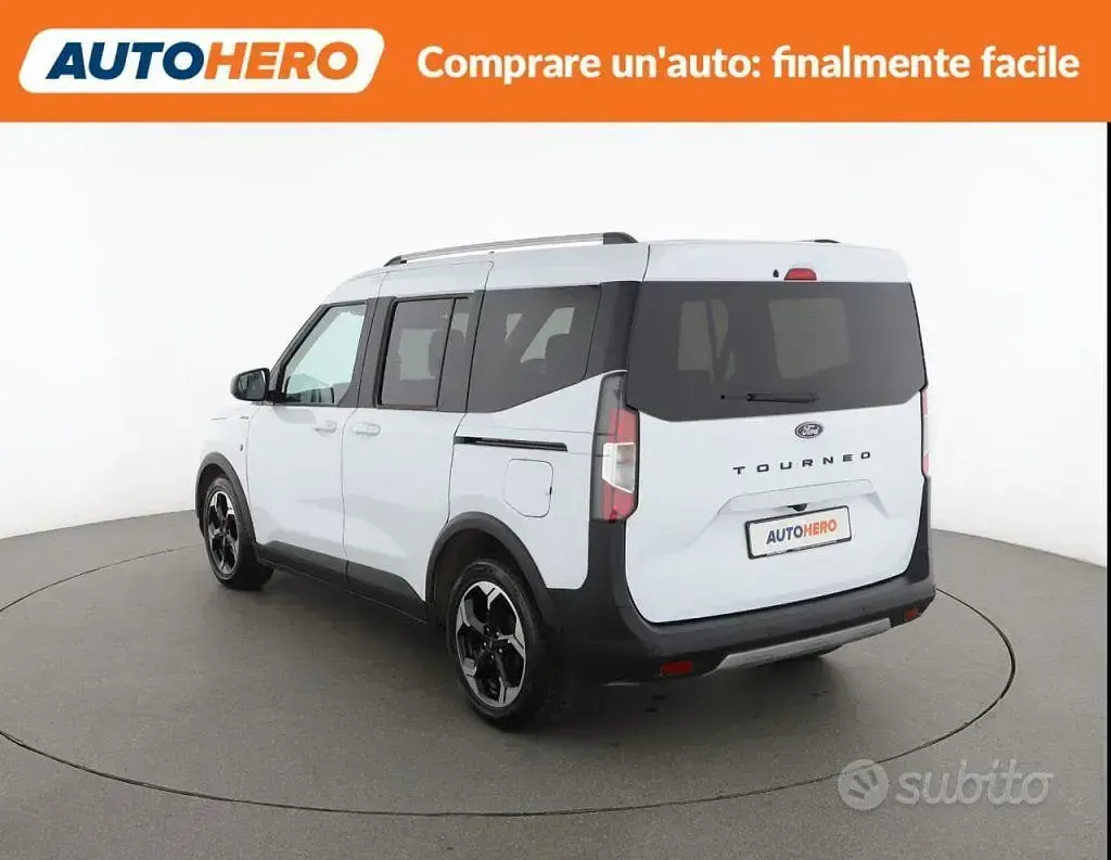 Käytetty Ford Tourneo Courier Active 125 HP (91 kW) 2024 Valkoinen Tila-auto
