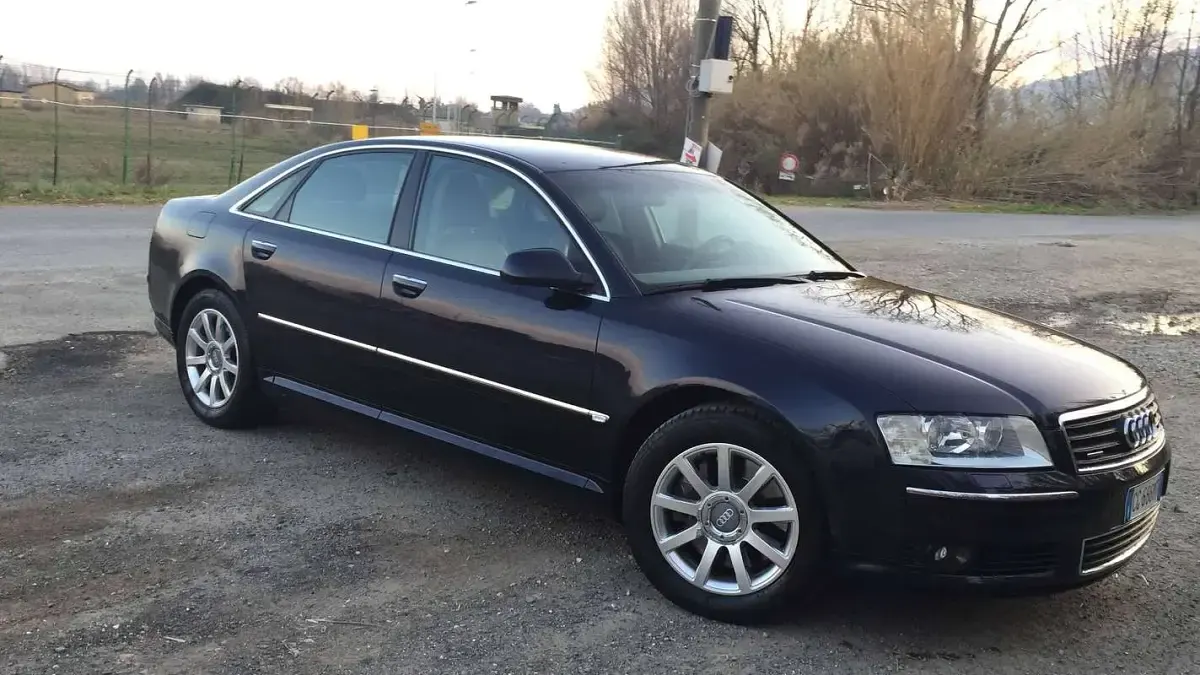 Usata Audi A8 Ambiente 334 CV (245 kW) 2003 Blu/azzurro Berlina