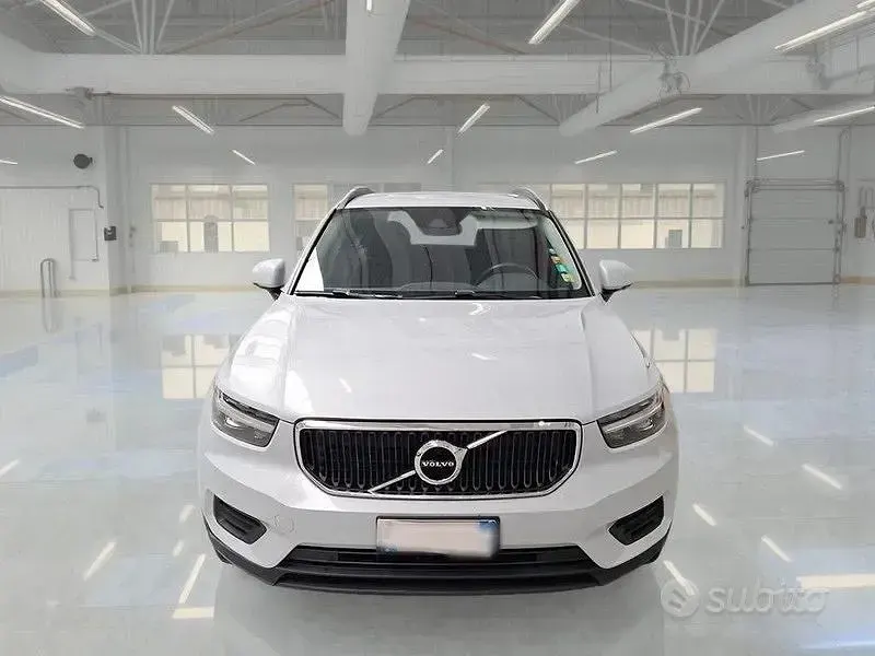 Usata Volvo XC40 Momentum 129 CV (94 kW) 2021 Grigio SUV