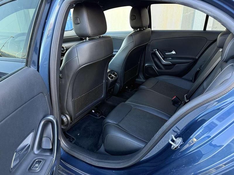 Usata Mercedes A180 116 CV (85 kW) 2021 Blu/azzurro Berlina