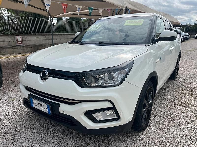 Gebraucht SsangYong Tivoli 116 PS (85 kW) 2019 Weiß SUV