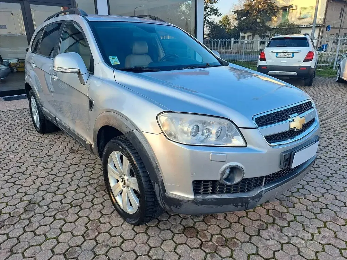 Usata Chevrolet Captiva LT 150 CV (110 kW) 2008 Grigio SUV