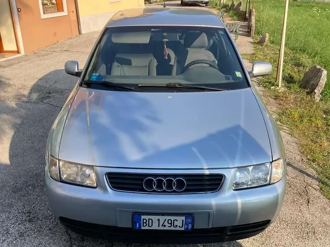 Usata Audi A3 Ambiente 110 CV (80 kW) 1999 Argento Utilitaria