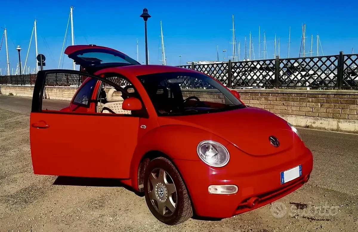 Usata VW New Beetle 90 CV (66 kW) 2000 Rosso Utilitaria